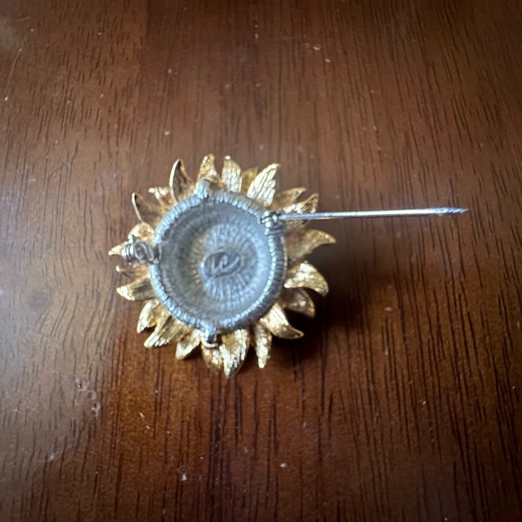 Liz Claiborne Sunflower with Bee Brooch - Picture 4 of 6